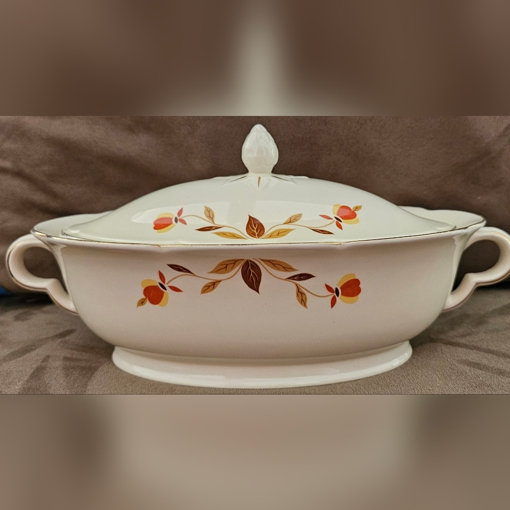 SUPERIOR HALL JEWEL TEA AUTUMN LEAF MARY DUNBAR 9 3/4" Oval Covered Serving Bowl